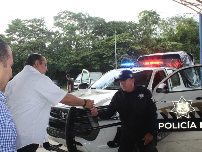 Dignifican a policías Diario de Chiapas