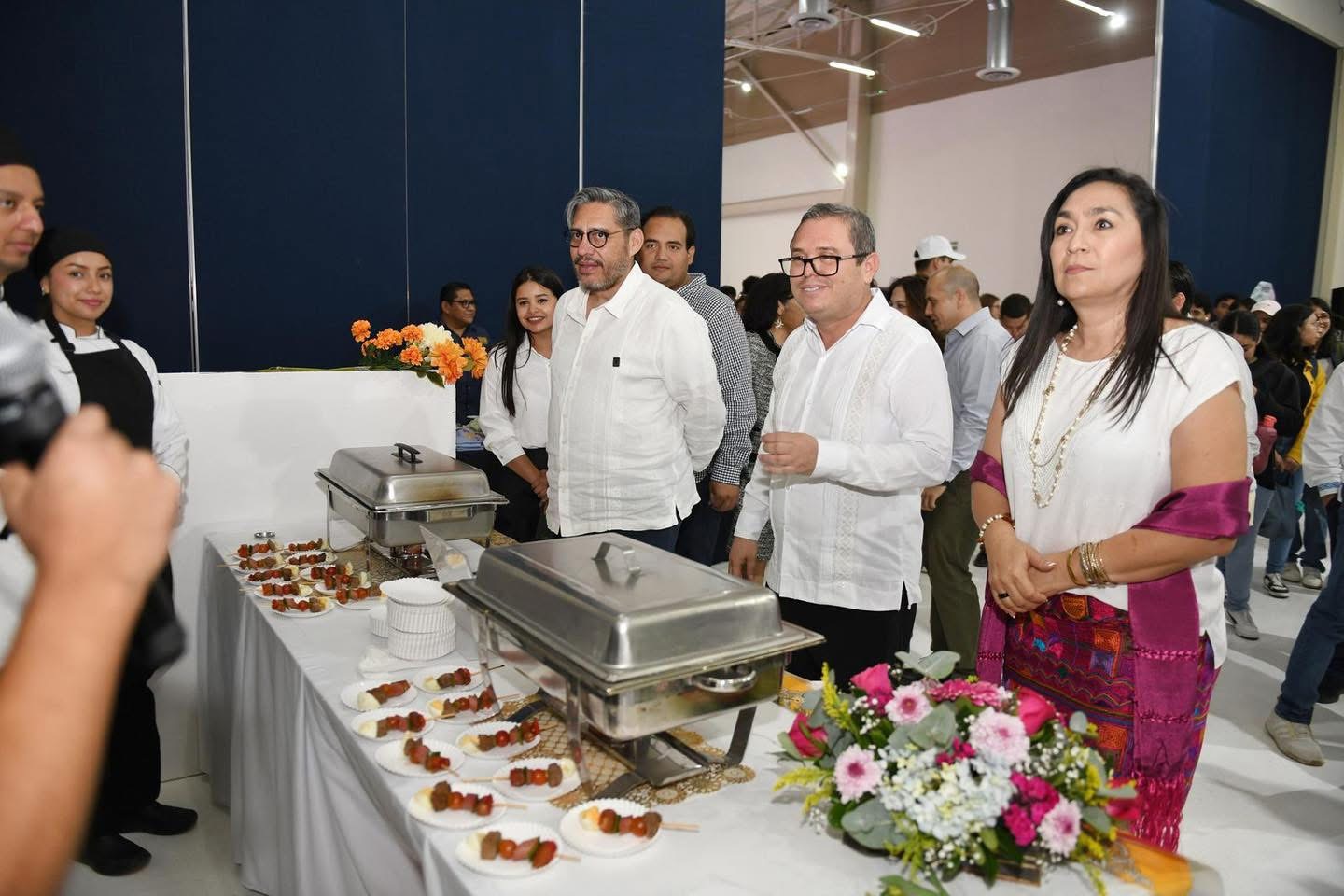 Estudiantes de Costa RicaRECTOR MUESTRA CULTURAL (1)