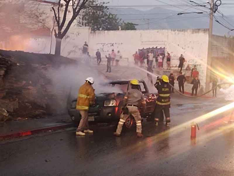 Explota camioneta (2)