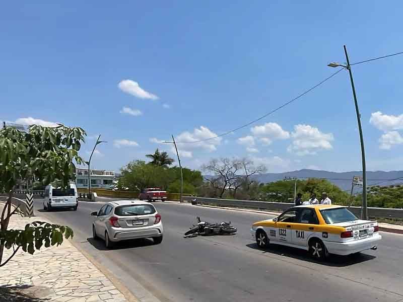Motociclista embestido