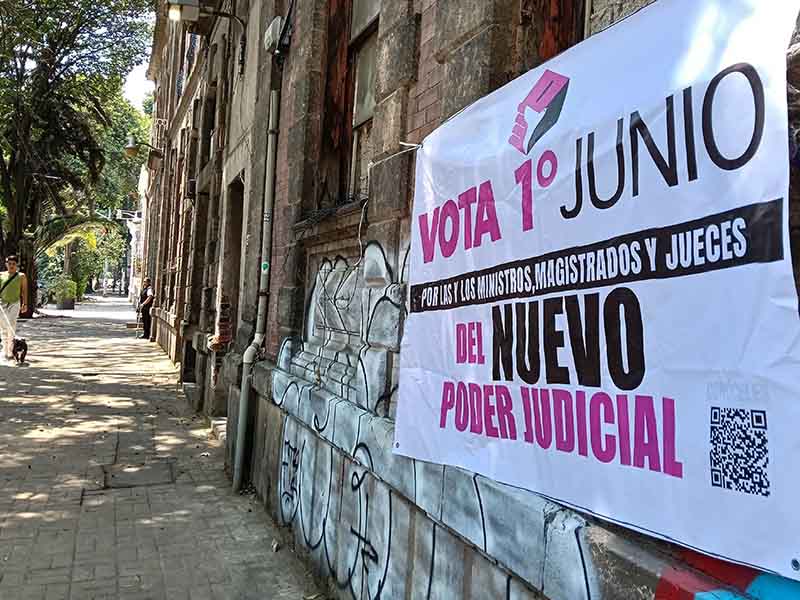 CIUDAD DE MÉXICO, 09ABRIL2025.- Una manta llama a la población a participar en la elección en donde se habrá de elegir a los nuevos Poder Judicial, que se realizará el 1 de junio. FOTO: MOISÉS PABLO/CUARTOSCURO.COM