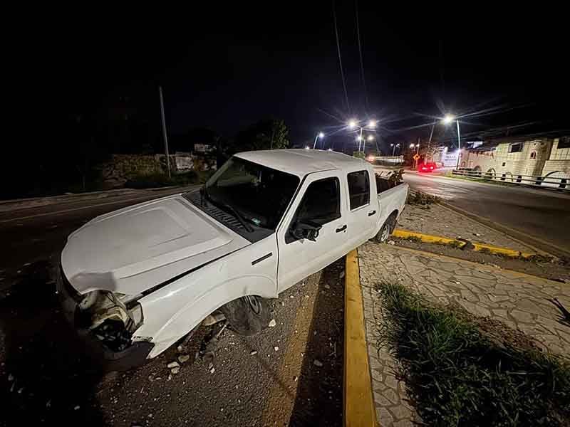 Destrozó su camioneta (2)