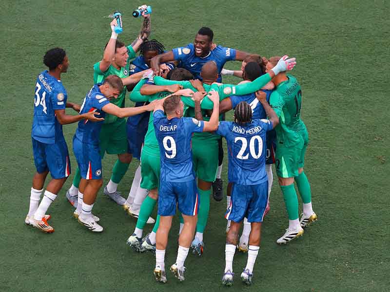 EAST RUTHERFORD, NEW JERSEY - JULY 13: Players of Chelsea FC celebrate victory following the FIFA Club World Cup 2025 Final match between Chelsea FC and Paris Saint-Germain at MetLife Stadium on July 13, 2025 in East Rutherford, New Jersey. (Photo by Al Bello/Getty Images)