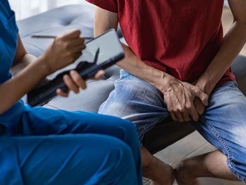 Imágenes de stock - Especialista en enfermedad de Peyronie en T
