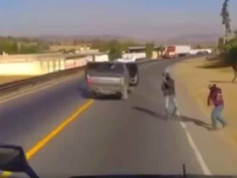 trailero-evita-asalto-en-plena-carretera-en-puebla - 1