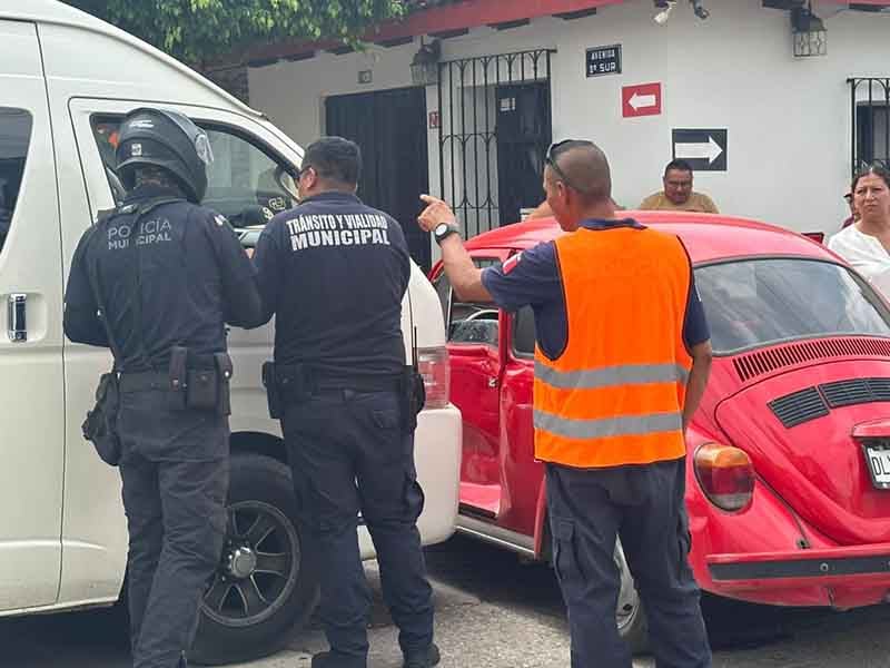 Le pegó al vocho (2)