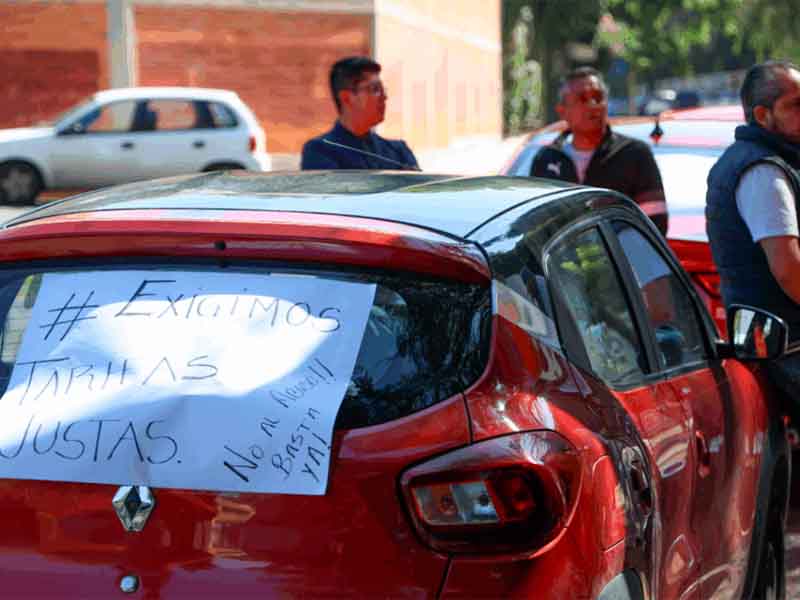 Protesta pacífica de Uber y DiDi por tarifas injustas